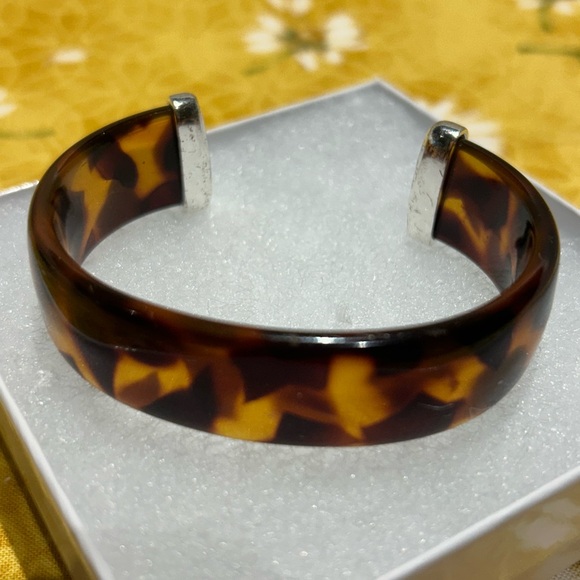 LUCITE Tortoise Shell Silver Accent Cuff BRACELET - Picture 4 of 8